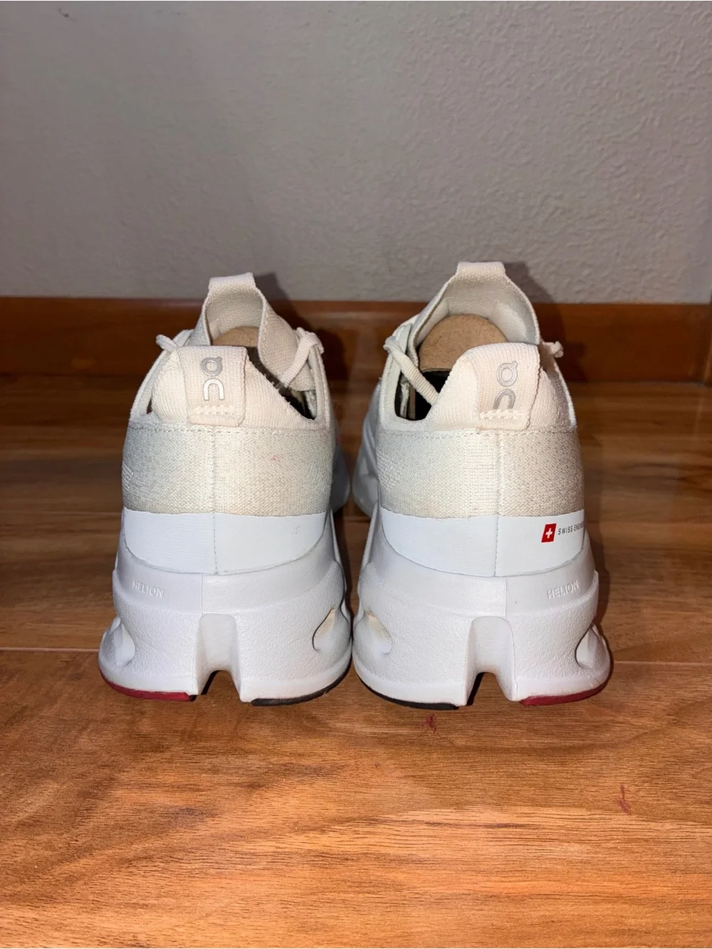 On Cloud Women’s Cloudsurfer Max Athletic Running Shoes Sneakers- size 9